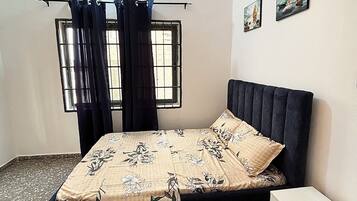 2 habitaciones, tabla de planchar con plancha, wifi y ropa de cama