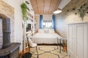 6 bedrooms, iron/ironing board, free WiFi, bed sheets