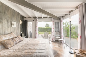 6 slaapkamers, een strijkplank/strijkijzer, gratis wifi, beddengoed