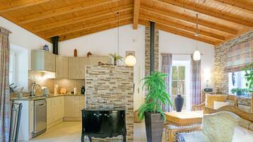 TV, fireplace, stereo