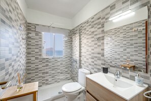 Douche, serviettes fournies