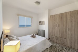 2 bedrooms, iron/ironing board, free WiFi, bed sheets - Vacation Apartment 'Balcón Al Atlántico' with Sea View and Wi-Fi (Granadilla de Abona)