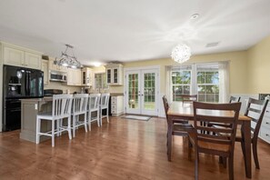 Dining - Creekside Family Escape | Firepit | Free Massage* (Lehi)