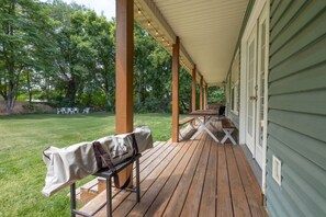 Outdoor dining - Creekside Family Escape | Firepit | Free Massage* (Lehi)