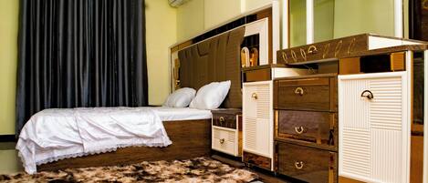 3 quartos, ferros/tábuas de passar roupa, Wi-Fi, roupa de cama