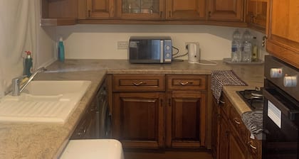 House - Sleeps 3 & free parking