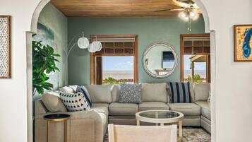 Smart TV, fireplace