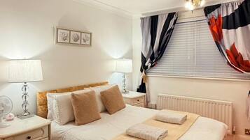 3 bedrooms, desk, iron/ironing board, travel cot
