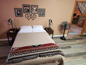 2 habitaciones, escritorio, tabla de planchar con plancha y wifi 