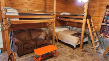 2 bedrooms, desk, iron/ironing board, WiFi