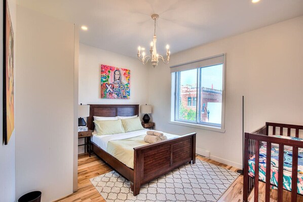 3 habitaciones, escritorio, tabla de planchar con plancha y wifi 