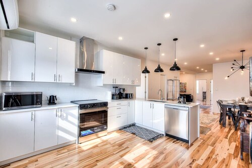 Beautiful 3BR in Montreal famous Saint Catherine