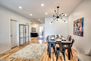 Dining - Beautiful 3BR in Montreal famous Saint Catherine (Montréal)
