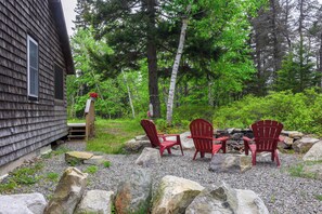 Terrace/patio - Sand Cove House - privacy, space and natural beauty (Prospect Harbor)