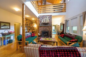 Interior - Sand Cove House - privacy, space and natural beauty (Prospect Harbor)