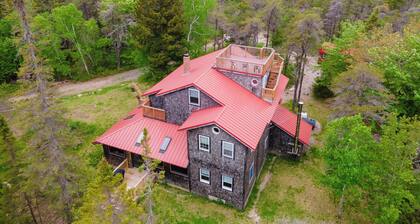 Sand Cove House - privacy, space and natural beauty