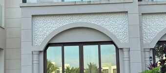 Spacious townhome with lagoon view with all amenities.