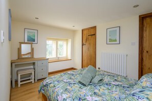 2 bedrooms, desk, WiFi, bed sheets - Beautiful Cottage in Idyllic Cotswolds Village (Chalford Hill)