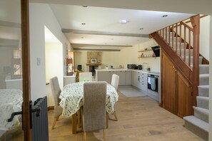 Dining - Beautiful Cottage in Idyllic Cotswolds Village (Chalford Hill)