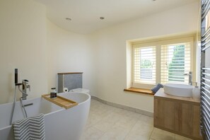 Shower, hair dryer, towels - Beautiful Cottage in Idyllic Cotswolds Village (Chalford Hill)