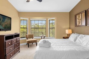 4 slaapkamers, een strijkplank/strijkijzer, reisbedje, wifi