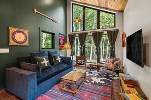 Smart TV, fireplace, books, stereo - Cabin Retreat w/ Sauna, Hot Tub, Fire Pits & Golf! (Bloomington Springs)