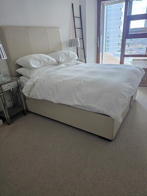 1 室のベッドルーム、アイロン / アイロン台、ベッドシーツ