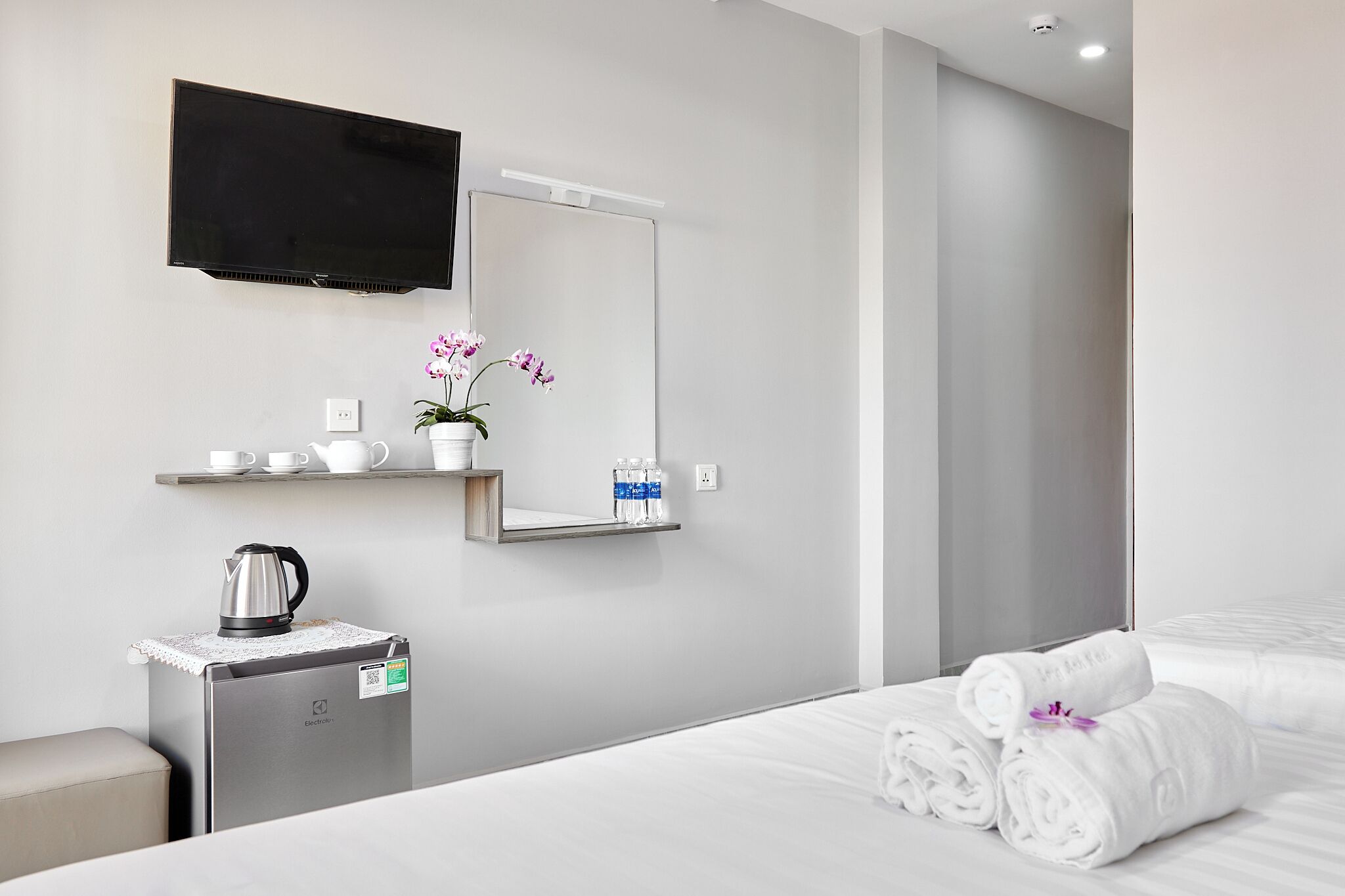 Triple Room | Desk, laptop workspace, WiFi (free)