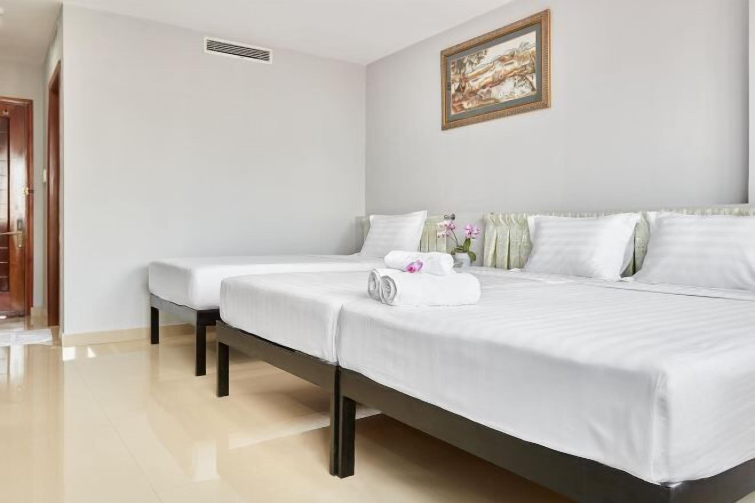 Schreibtisch, laptopgeeigneter Arbeitsplatz, kostenloses WLAN