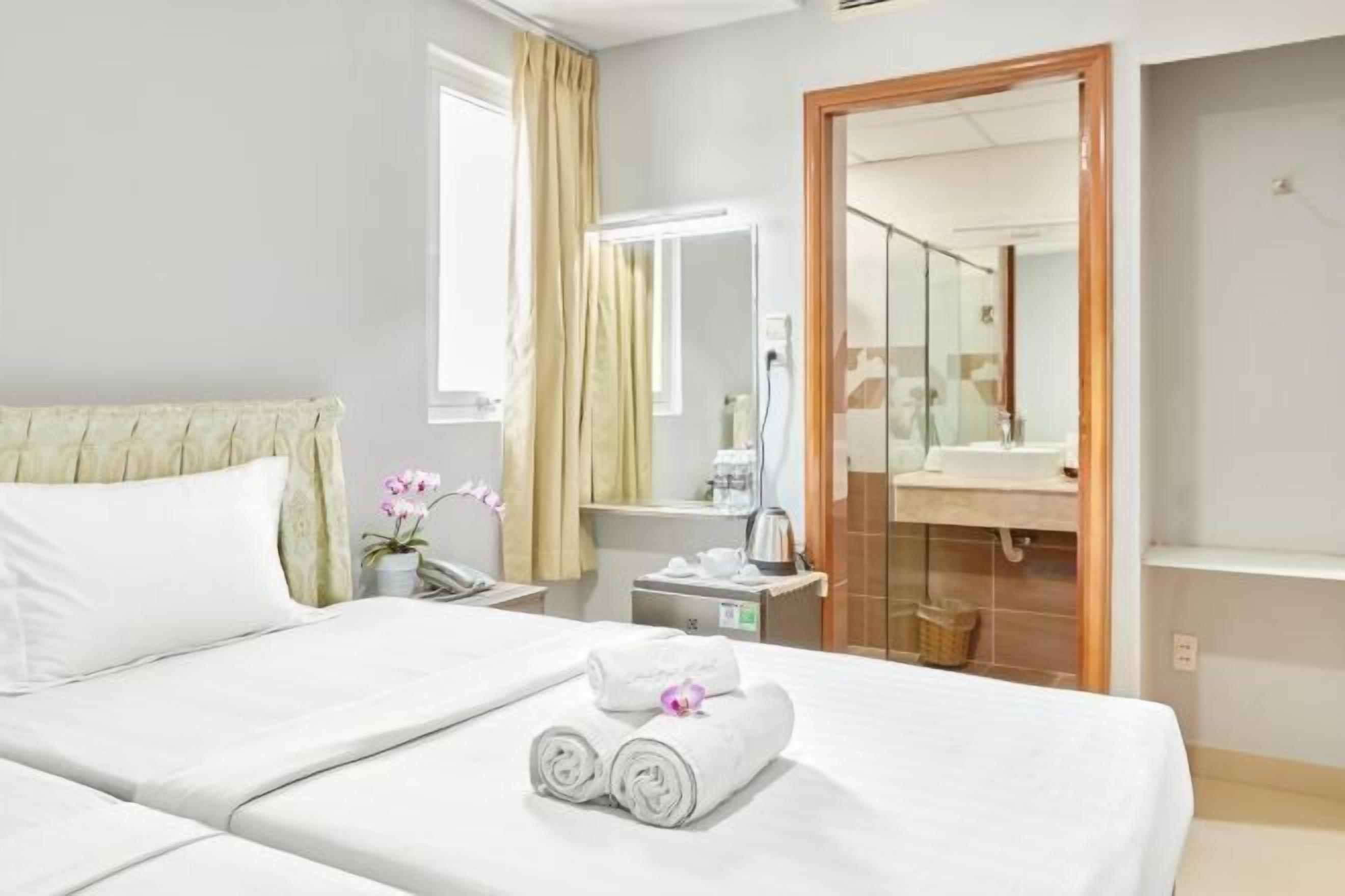 Schreibtisch, laptopgeeigneter Arbeitsplatz, kostenloses WLAN