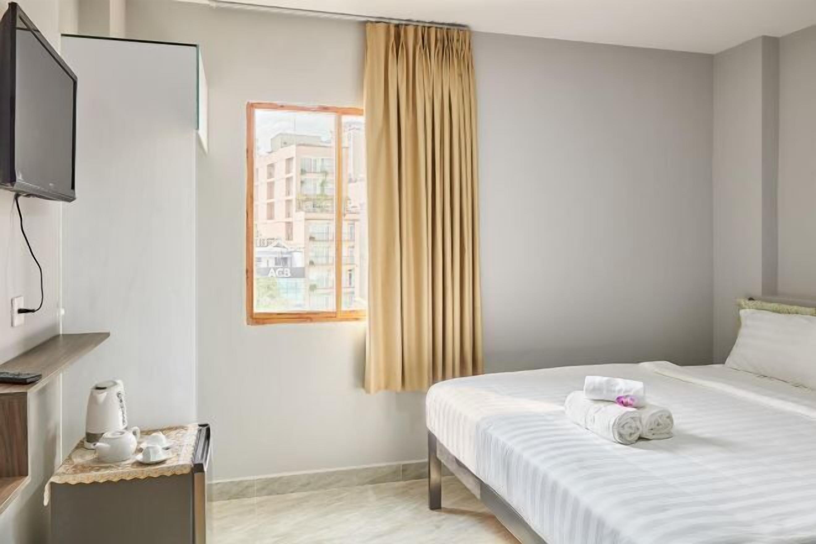 Schreibtisch, laptopgeeigneter Arbeitsplatz, kostenloses WLAN