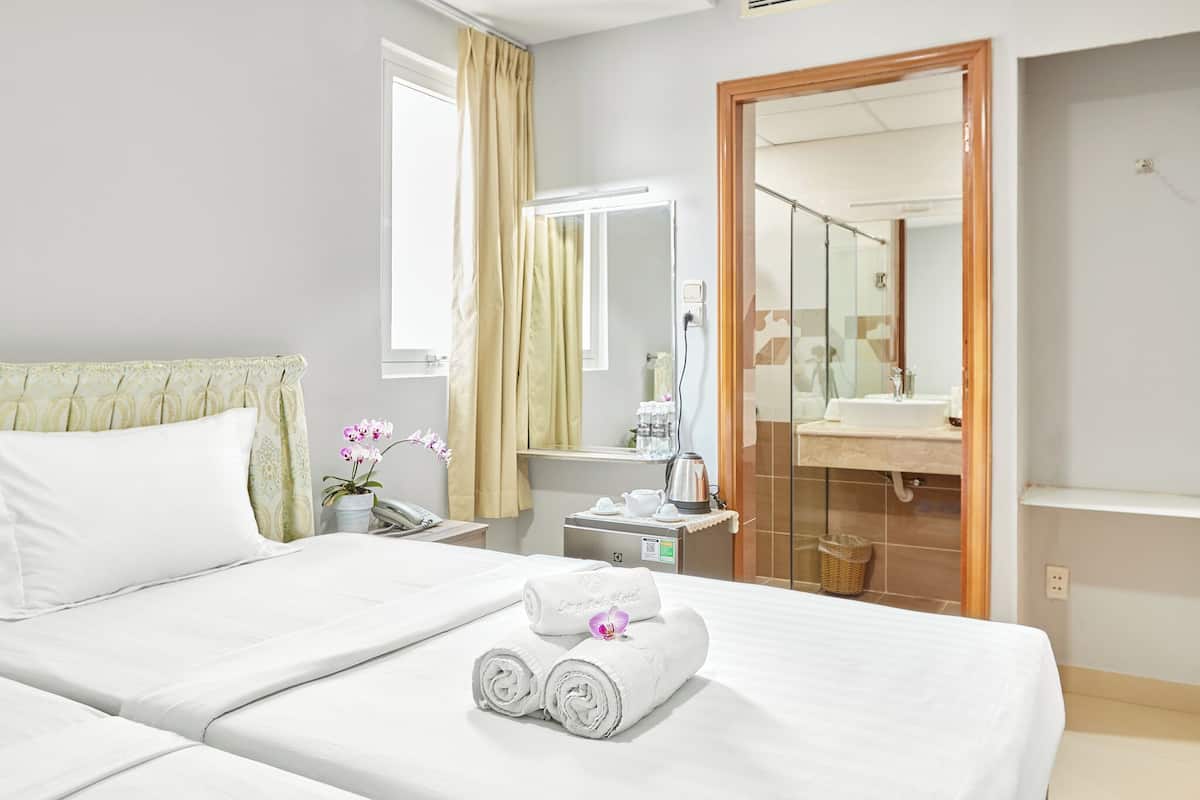 Camera Deluxe con letto matrimoniale o 2 letti singoli | Una scrivania, postazione laptop, Wi-Fi gratuito