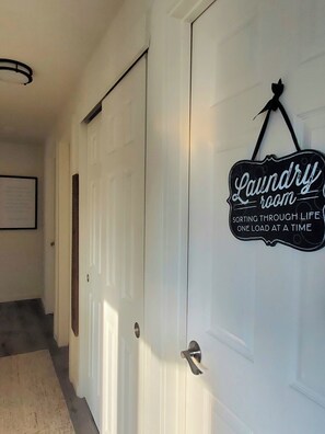 Interior - High Desert Haven - a beautiful 3-bedroom home in Challis with RV Hookup! (Challis)