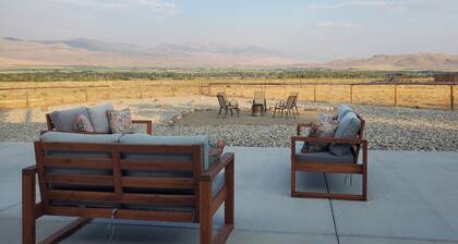 High Desert Haven - A Beautiful 3 Bedroom Home with Optional RV Hookup!