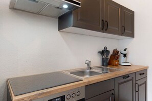 Fridge, microwave, oven, stovetop - Apartment '2' with Balcony and Wi-Fi (Kappel-Grafenhausen)