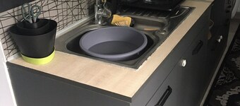 F1 Meublé 50 M2 - 1 pce + sdb wc +cuisine + Jardin + Grand Couloir Rangement