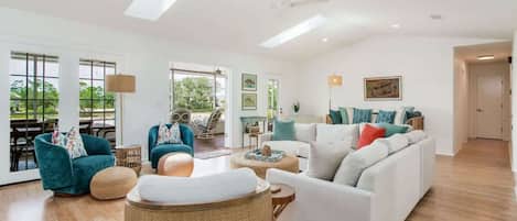 Televisión y chimenea