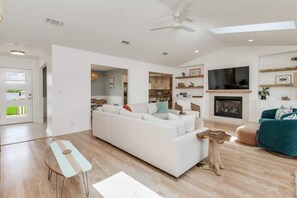 TV, fireplace