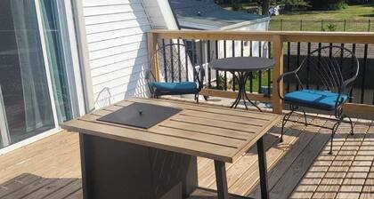 Charming Cabin in Crystal Rock
Sleeps 10 w/ hot tub and terrace balcony!