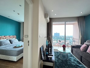 Deluxe Condo, 1 Queen Bed with Sofa bed, Non Smoking, Pool View | In-room safe, desk, laptop workspace, blackout drapes