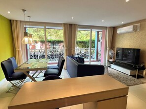 Living area - Grande Carribean Condo By Thita (Pattaya)