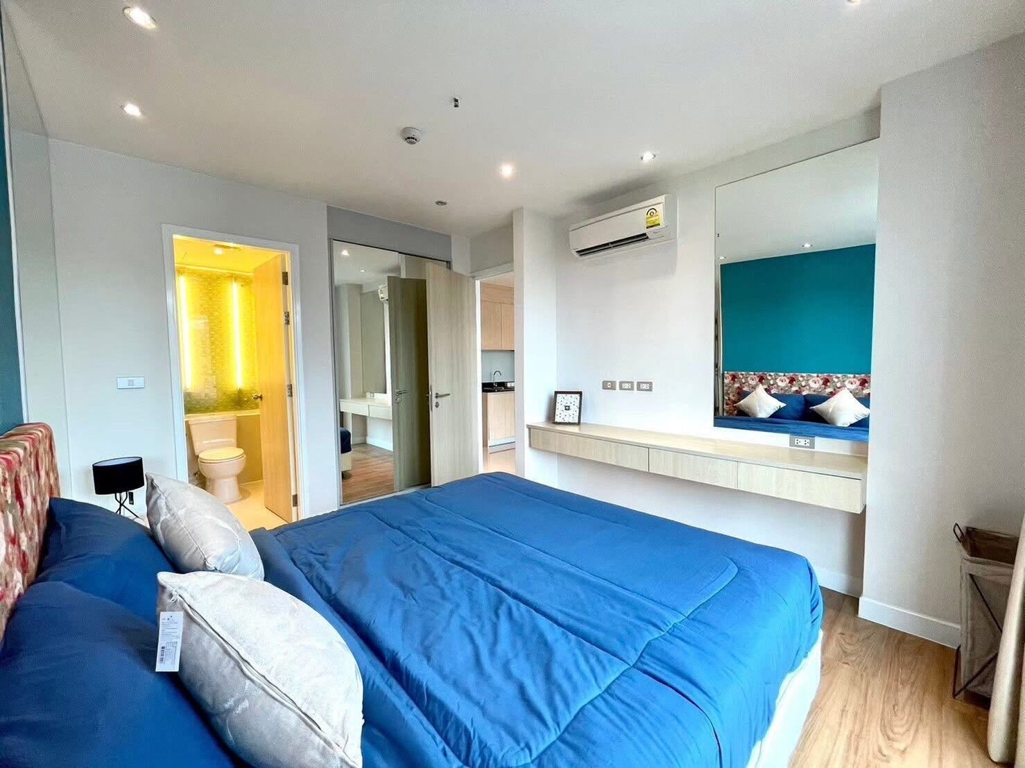 Caja de seguridad en la habitación y escritorio 