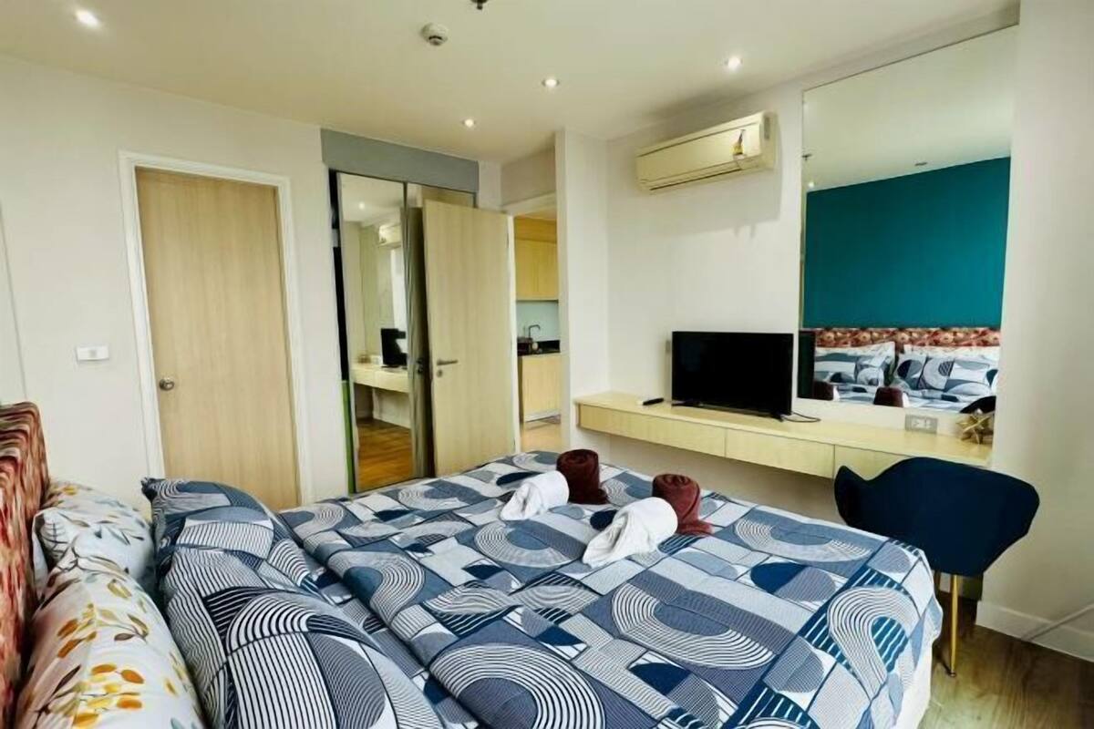 In-room safe, desk, laptop workspace, blackout curtains