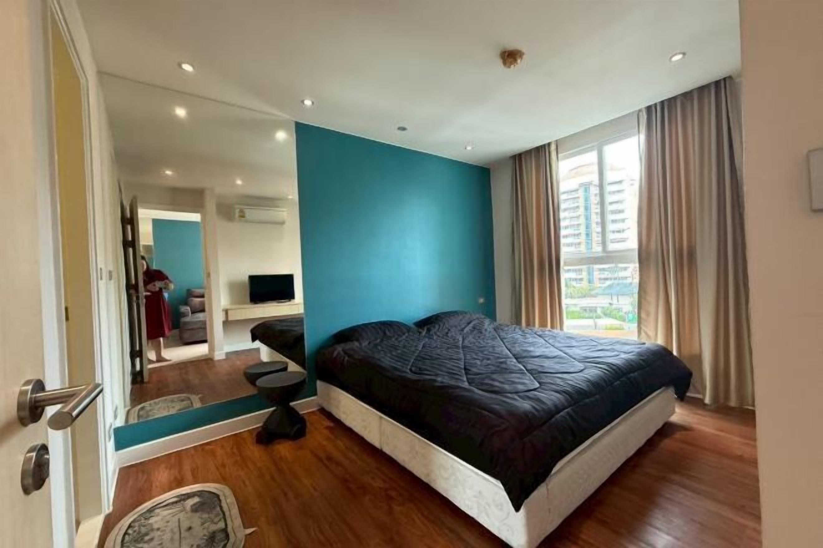 In-room safe, desk, laptop workspace, blackout drapes