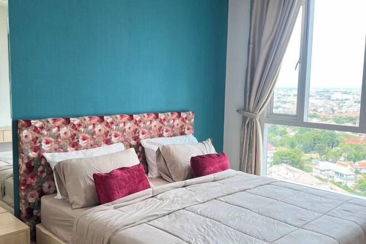 In-room safe, desk, laptop workspace, blackout curtains