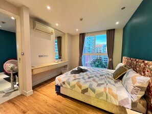 Deluxe Condo, 1 Queen Bed with Sofa bed, Non Smoking | In-room safe, desk, laptop workspace, blackout curtains - Grande Carribean Condo By Thita (Pattaya)