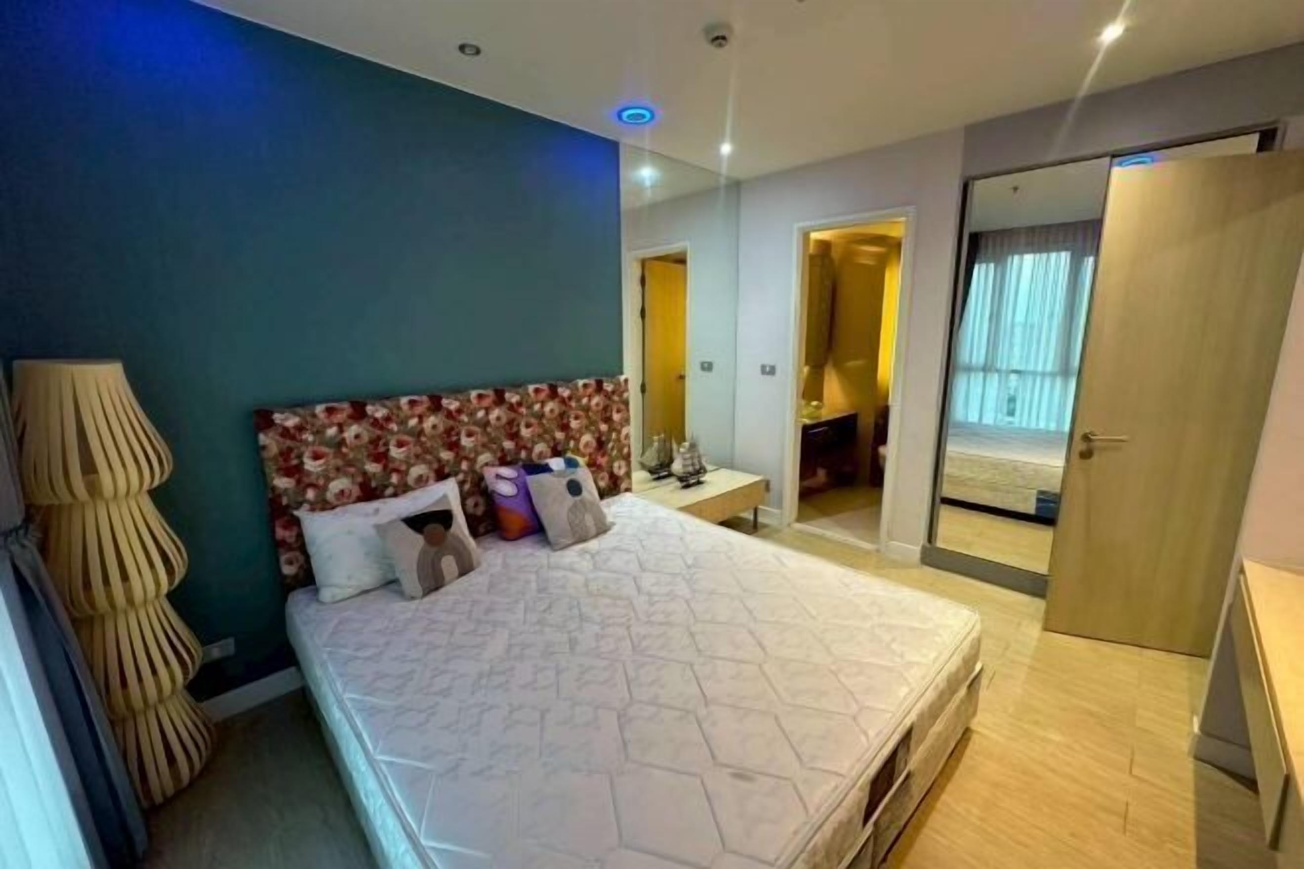 In-room safe, desk, laptop workspace, blackout drapes