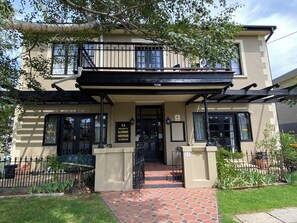 Front of property - Ellstanmor Guesthouse Cooma (Cooma)