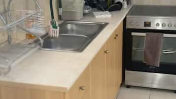 Fridge, oven, coffee/tea maker, toaster