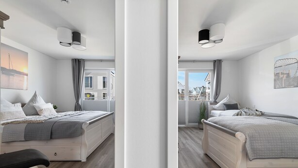 Une chambre moderne avec deux lits, un banc et une vue sur le paysage urbain grâce à de grandes fenêtres.